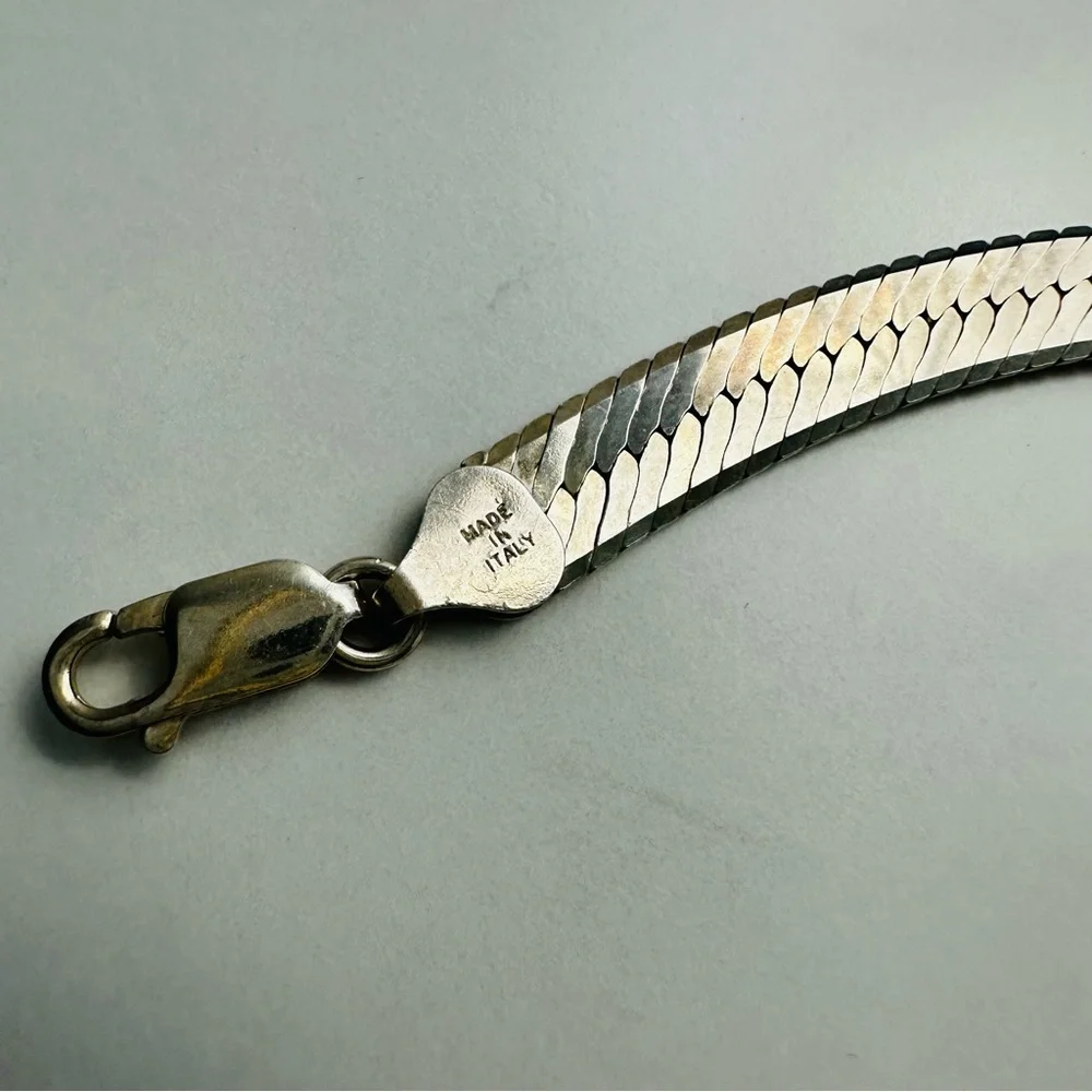Vintage Italian Sterling Silver Herringbone Bracelet – 12.91g, Made in Italy - Picture 6 of 8